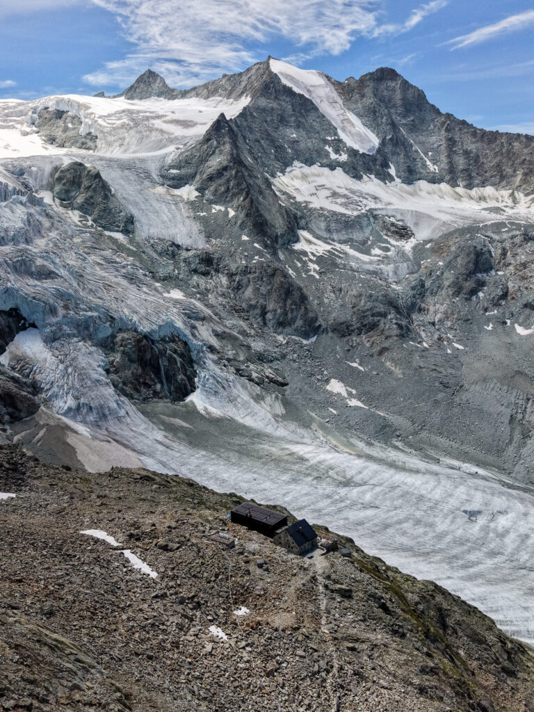 Découvrez la randonnée de la Cabane de Moiry dans le Val d'Anniviers, une magnifique randonnée de montagne au cœur des Alpes valaisannes, offrant une vue spectaculaire sur le glacier et le lac de Moiry. Infos, photos et conseils pratiques. Itinéraire, accès, difficulté et conseils pratiques. Itinéraire, parking et tracé GPX sur tcheucestbeau.ch. Randonnée Cabane de Moiry, parking Cabane de Moiry, accès Cabane de Moiry, itinéraire Cabane de Moiry, parcours Cabane de Moiry, Cabane de Moiry Wanderung, Cabane de Moiry hike, Val d'Anniviers, Grimentz, Glacier de Moiry, Lac de Moiry, Alpes valaisannes, randonnée montagne, randonnée pédestre, itinéraire randonnée, chemin, parcours GPS, tracé GPX, SwissTopo, randonnée, Suisse-Rando, Schweizer Wanderwege, idée de randonnée pédestre en Suisse, randonnée en Suisse, randothérapie, randotherapie.fun, Tcheu c'est beau ! tcheucestbeau.ch, top randonnées Suisse 2026, randonnées Valais.
