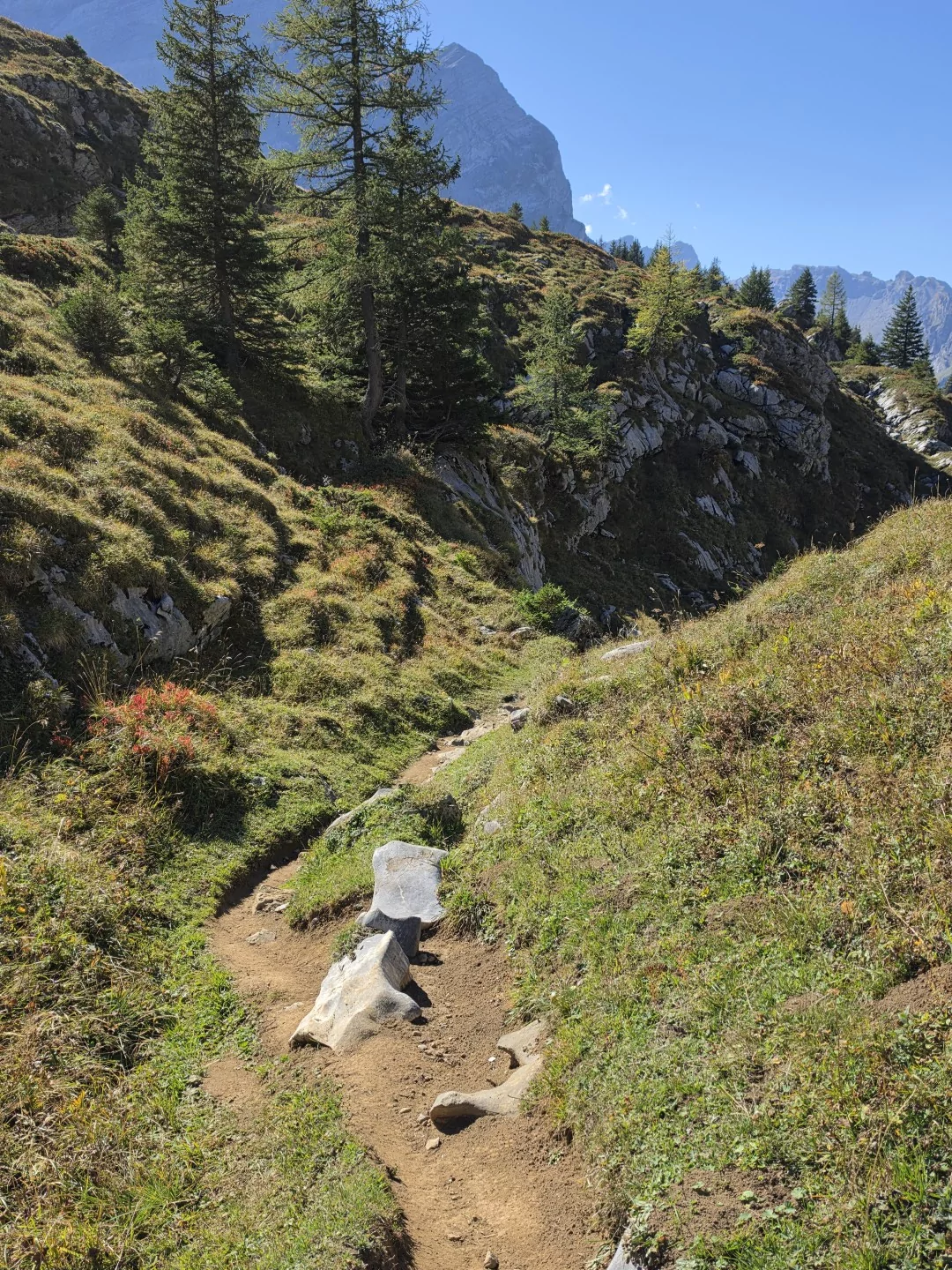 Paysage de montagne sur le Tour du Miroir de l'Argentine, randonnée au-dessus de Bex dans le canton de Vaud